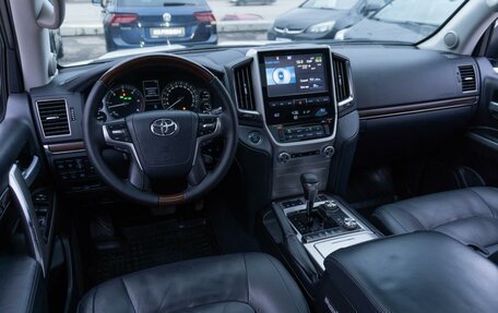 Toyota Land Cruiser 200, 2018 год, 7 290 000 рублей, 8 фотография