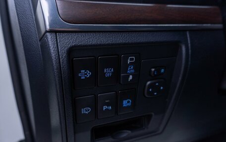 Toyota Land Cruiser 200, 2018 год, 7 290 000 рублей, 29 фотография