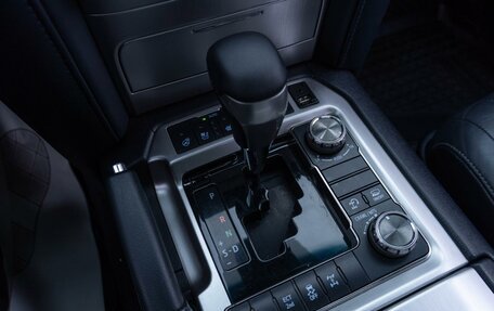 Toyota Land Cruiser 200, 2018 год, 7 290 000 рублей, 23 фотография