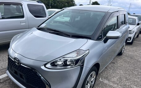 Toyota Sienta II, 2021 год, 1 900 000 рублей, 1 фотография