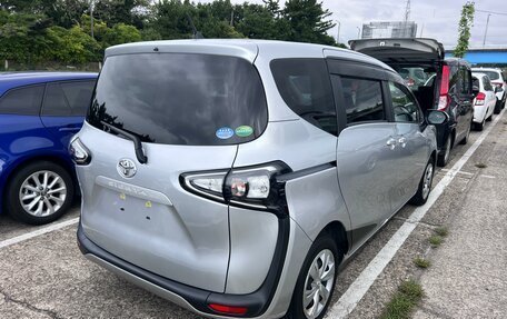 Toyota Sienta II, 2021 год, 1 900 000 рублей, 2 фотография