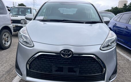 Toyota Sienta II, 2021 год, 1 900 000 рублей, 17 фотография