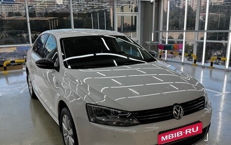 Volkswagen Jetta VI, 2013 год, 1 500 000 рублей, 2 фотография