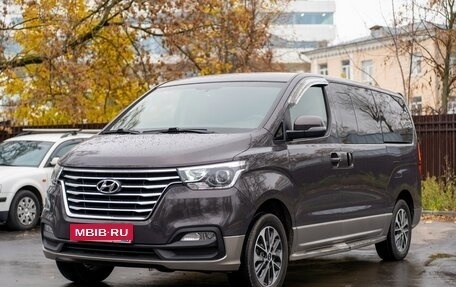 Hyundai Grand Starex Grand Starex I рестайлинг 2, 2019 год, 4 300 000 рублей, 2 фотография