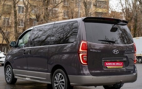 Hyundai Grand Starex Grand Starex I рестайлинг 2, 2019 год, 4 300 000 рублей, 4 фотография