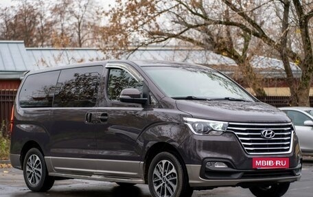 Hyundai Grand Starex Grand Starex I рестайлинг 2, 2019 год, 4 300 000 рублей, 8 фотография