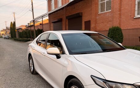 Toyota Camry, 2018 год, 2 600 000 рублей, 2 фотография