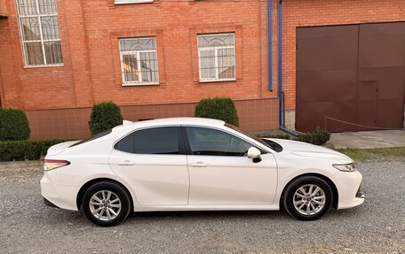 Toyota Camry, 2018 год, 2 600 000 рублей, 3 фотография