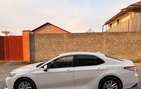 Toyota Camry, 2018 год, 2 600 000 рублей, 5 фотография