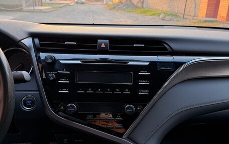 Toyota Camry, 2018 год, 2 600 000 рублей, 9 фотография