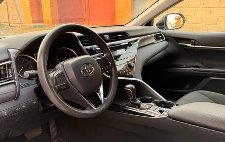 Toyota Camry, 2018 год, 2 600 000 рублей, 10 фотография