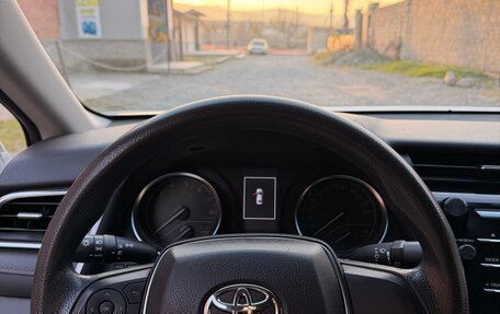 Toyota Camry, 2018 год, 2 600 000 рублей, 8 фотография