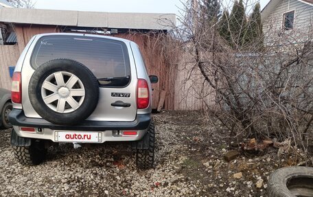 Chevrolet Niva I рестайлинг, 2004 год, 750 000 рублей, 3 фотография