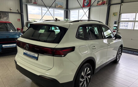 Volkswagen Tiguan, 2024 год, 4 801 001 рублей, 3 фотография