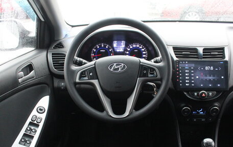 Hyundai Solaris II рестайлинг, 2015 год, 987 000 рублей, 16 фотография