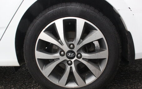 Hyundai Solaris II рестайлинг, 2015 год, 987 000 рублей, 23 фотография