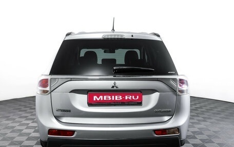 Mitsubishi Outlander III рестайлинг 3, 2013 год, 1 325 000 рублей, 6 фотография