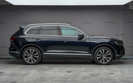 Volkswagen Touareg III, 2018 год, 4 697 000 рублей, 5 фотография