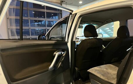 Toyota Verso I, 2010 год, 890 000 рублей, 23 фотография