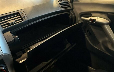 Toyota Verso I, 2010 год, 890 000 рублей, 29 фотография