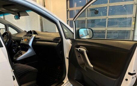 Toyota Verso I, 2010 год, 890 000 рублей, 26 фотография