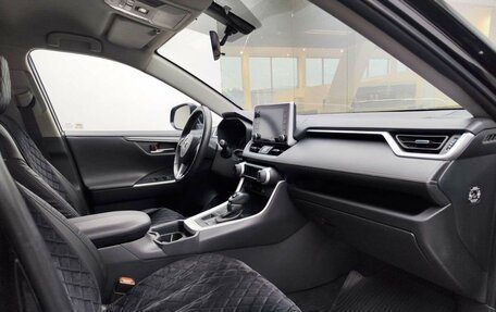 Toyota RAV4, 2019 год, 3 299 000 рублей, 13 фотография