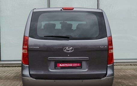 Hyundai H-1 II рестайлинг, 2011 год, 1 650 000 рублей, 4 фотография