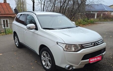 Mitsubishi Outlander III рестайлинг 3, 2013 год, 1 850 000 рублей, 1 фотография