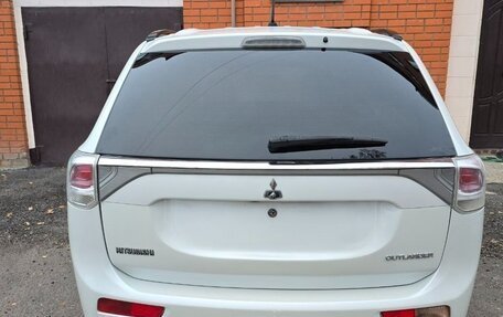 Mitsubishi Outlander III рестайлинг 3, 2013 год, 1 850 000 рублей, 6 фотография