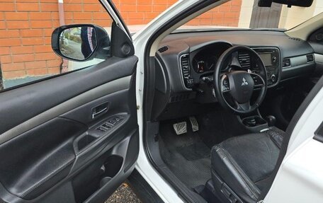 Mitsubishi Outlander III рестайлинг 3, 2013 год, 1 850 000 рублей, 7 фотография