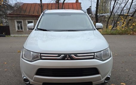 Mitsubishi Outlander III рестайлинг 3, 2013 год, 1 850 000 рублей, 3 фотография