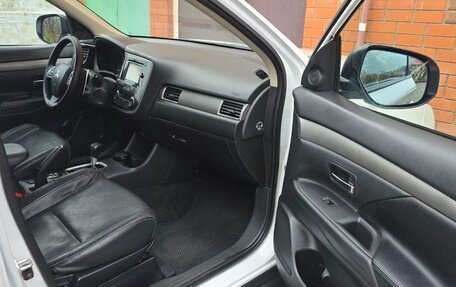 Mitsubishi Outlander III рестайлинг 3, 2013 год, 1 850 000 рублей, 11 фотография