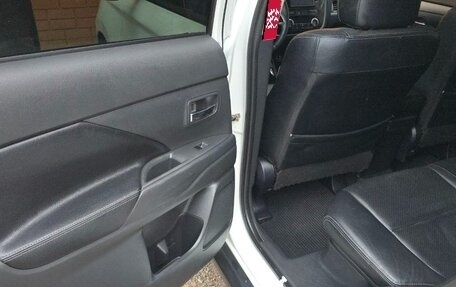 Mitsubishi Outlander III рестайлинг 3, 2013 год, 1 850 000 рублей, 12 фотография