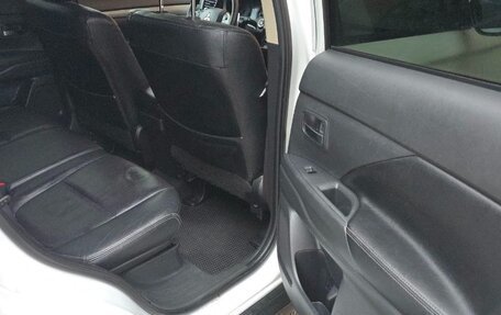 Mitsubishi Outlander III рестайлинг 3, 2013 год, 1 850 000 рублей, 13 фотография