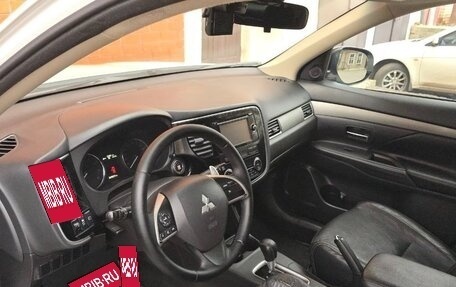 Mitsubishi Outlander III рестайлинг 3, 2013 год, 1 850 000 рублей, 8 фотография