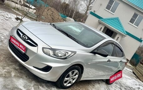 Hyundai Solaris II рестайлинг, 2011 год, 598 000 рублей, 1 фотография