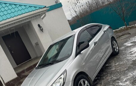 Hyundai Solaris II рестайлинг, 2011 год, 598 000 рублей, 4 фотография