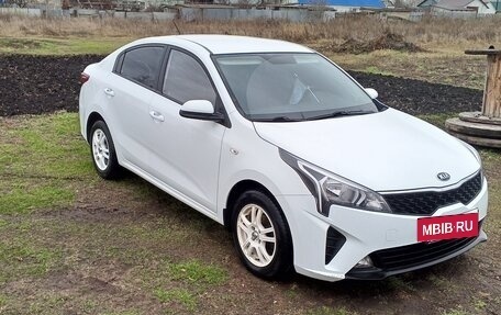 KIA Rio IV, 2020 год, 1 590 000 рублей, 2 фотография