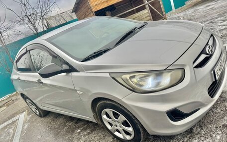 Hyundai Solaris II рестайлинг, 2011 год, 598 000 рублей, 24 фотография