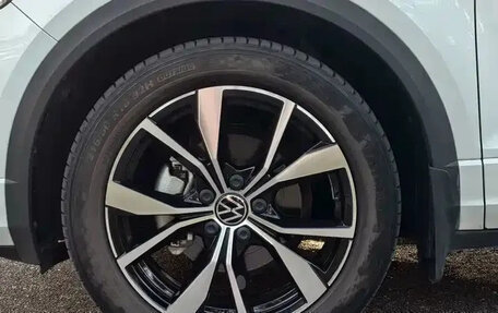 Volkswagen T-Roc I, 2022 год, 1 820 000 рублей, 9 фотография