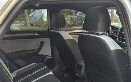 Volkswagen T-Roc I, 2022 год, 1 820 000 рублей, 23 фотография