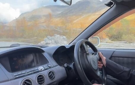 Nissan Avenir II, 2001 год, 220 000 рублей, 24 фотография