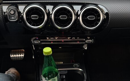 Mercedes-Benz CLA, 2019 год, 2 300 000 рублей, 13 фотография