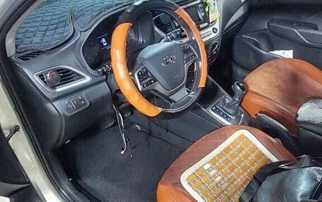 Hyundai Solaris II рестайлинг, 2017 год, 750 000 рублей, 5 фотография