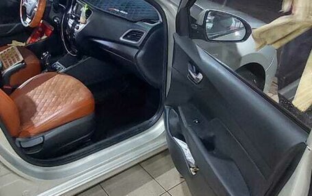 Hyundai Solaris II рестайлинг, 2017 год, 750 000 рублей, 3 фотография