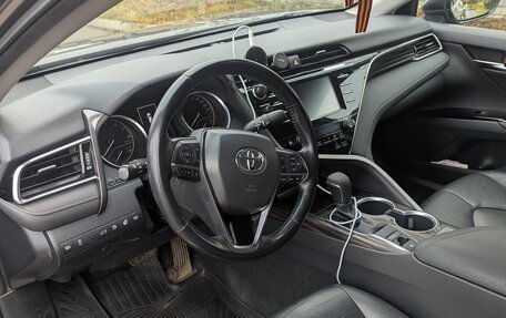 Toyota Camry, 2018 год, 2 450 000 рублей, 8 фотография