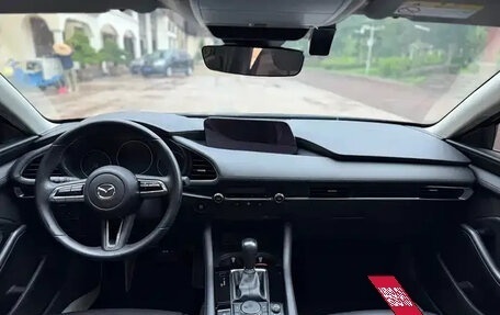 Mazda 3, 2022 год, 1 900 000 рублей, 13 фотография