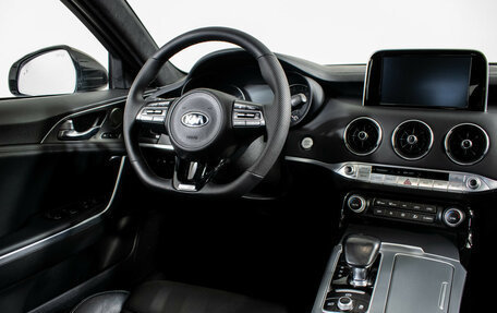 KIA Stinger I, 2018 год, 2 590 000 рублей, 14 фотография
