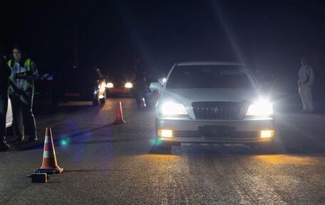 Toyota Crown Majesta, 2001 год, 1 200 000 рублей, 8 фотография