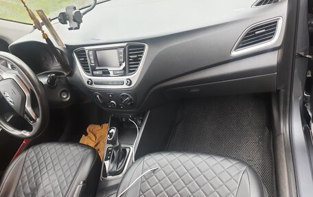 Hyundai Solaris II рестайлинг, 2018 год, 889 000 рублей, 3 фотография